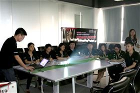 強化服務(wù)意識，提升商務(wù)能力33